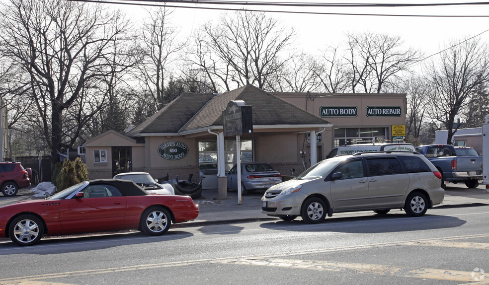 690 Main St, Islip, NY for sale - Primary Photo - Image 1 of 1