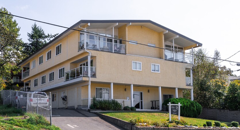 741 Admirals Rd, Victoria, BC à vendre - Photo du bâtiment - Image 3 de 7