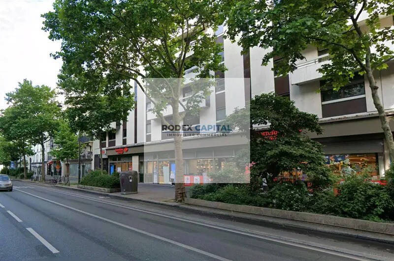 Retail in Paris for lease Building Photo- Image 1 of 2