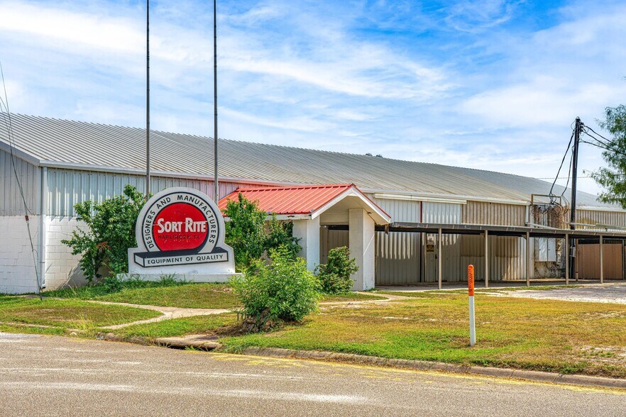825 W Jefferson Ave, Harlingen, TX à vendre - Photo du bâtiment - Image 2 de 12