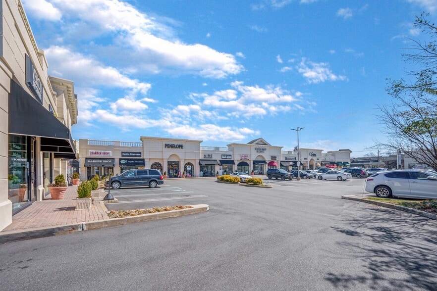 8025 Jericho Tpke, Woodbury, NY for lease - Building Photo - Image 2 of 6