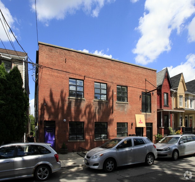 80 Mitchell Ave, Toronto, ON à louer - Photo du bâtiment - Image 2 de 13