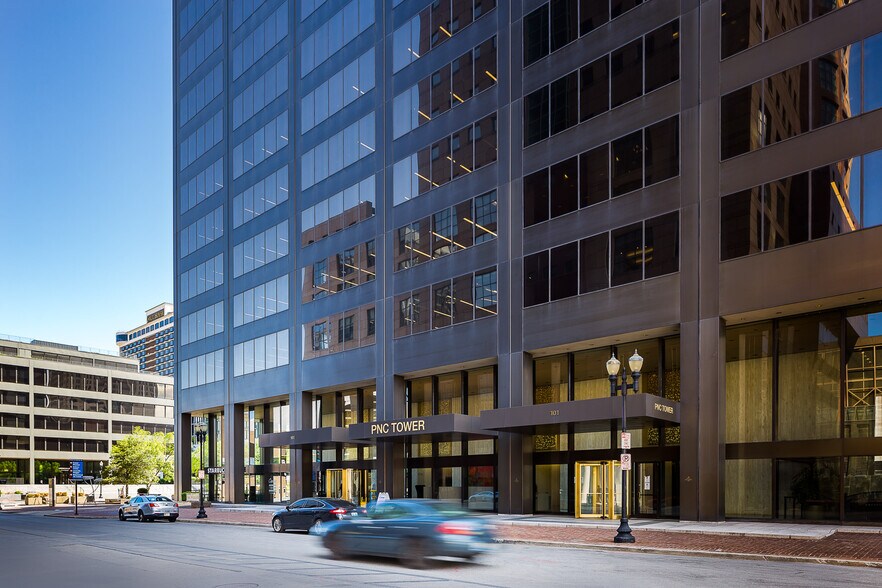 101 S 5th St, Louisville, KY à louer - Photo du bâtiment - Image 3 de 23