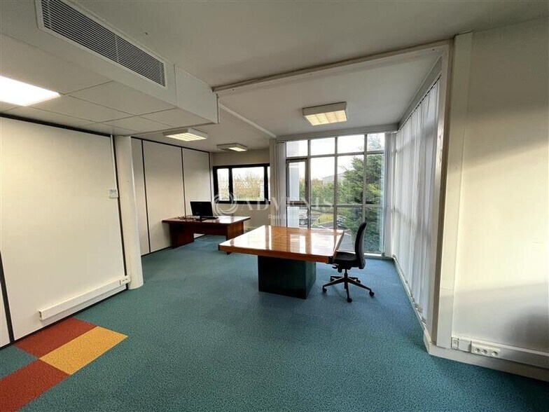 Office in Ferrières-en-Brie for lease - Interior Photo - Image 2 of 7