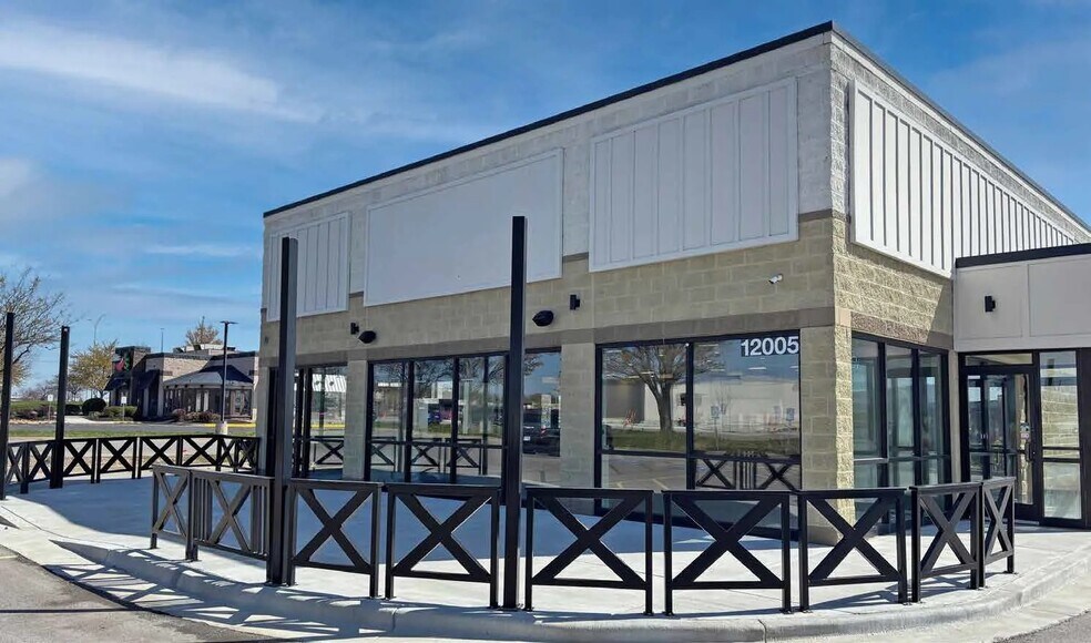 12005 Metcalf Ave, Overland Park, KS à louer - Photo du bâtiment - Image 2 de 6