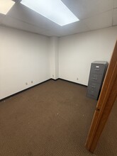 5205 N Ironwood Ln, Milwaukee, WI for lease Interior Photo- Image 2 of 3