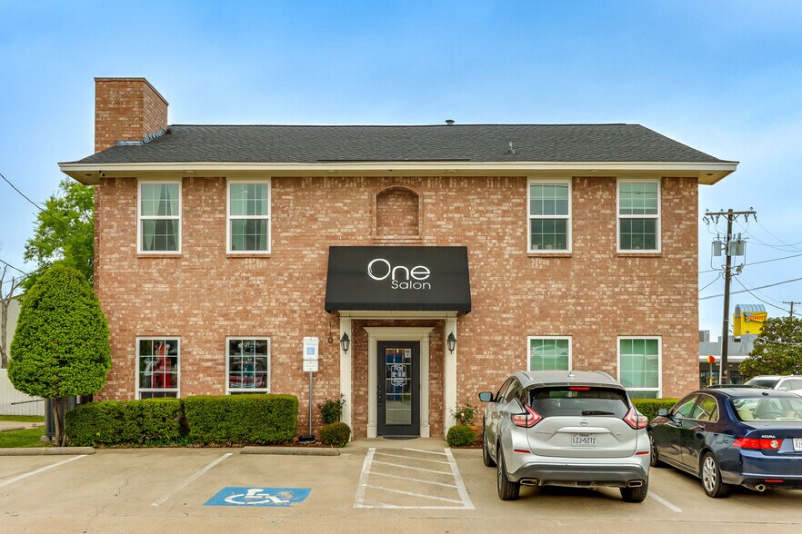 110 S Barton Ave, Grapevine, TX à vendre - Photo principale - Image 1 de 10