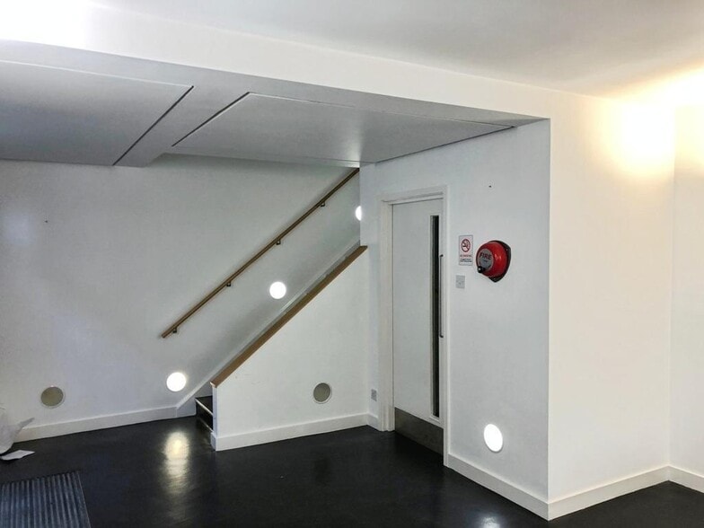 Tremadoc Rd, Londres à louer - Photo du bâtiment - Image 2 de 8