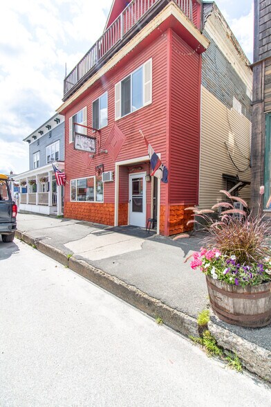 18 Cross St, Brighton, VT à vendre - Photo du bâtiment - Image 3 de 22