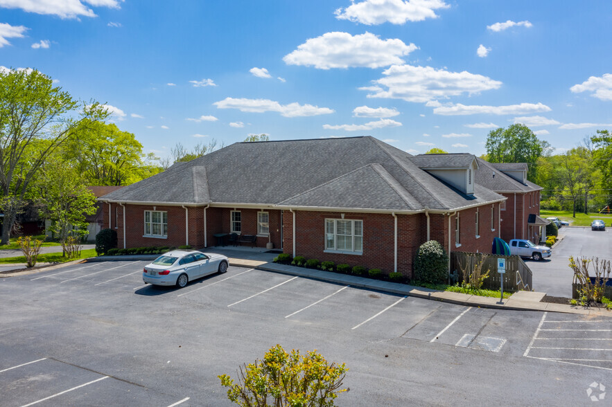 106 Duke St, Ashland City, TN à vendre - Photo du bâtiment - Image 1 de 1