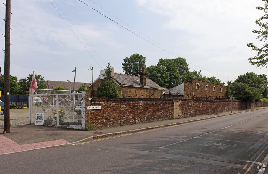 St James's Rd, Londres à vendre - Photo du bâtiment - Image 2 de 2