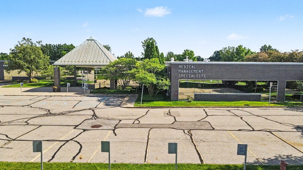 4100 Embassy Dr SE, Grand Rapids, MI for lease - Building Photo - Image 3 of 4
