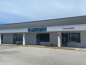 81-125 Geneva Dr, Oviedo, FL for lease Building Photo- Image 2 of 7