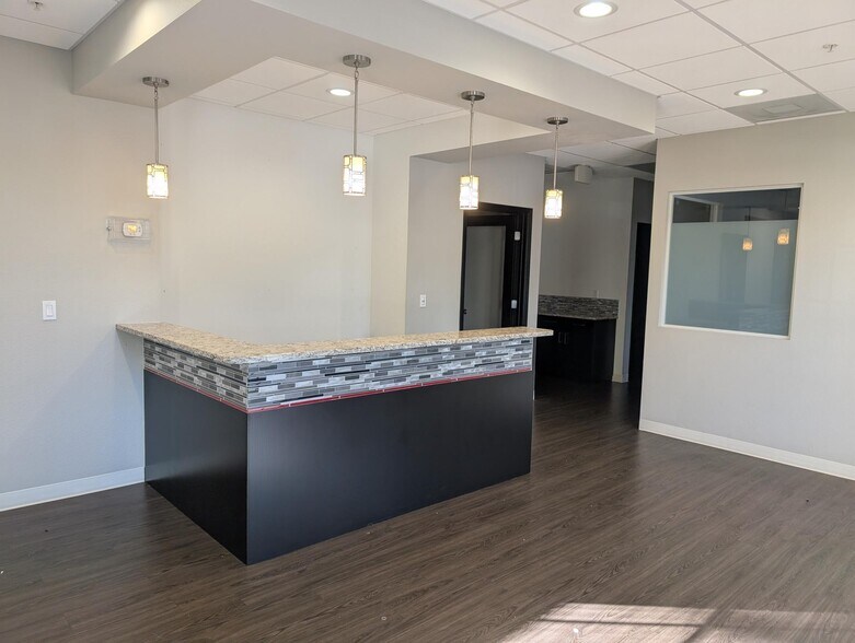 3355 Clark Rd, Sarasota, FL à louer - Photo du bâtiment - Image 3 de 11