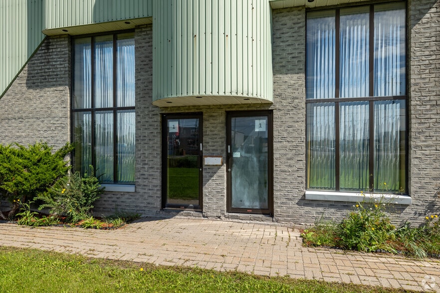 310 Industriel, St-Eustache, QC à louer - Photo du bâtiment - Image 3 de 4