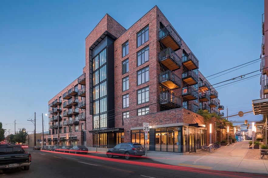 975 SE 11th Ave, Portland, OR for lease - Building Photo - Image 1 of 7