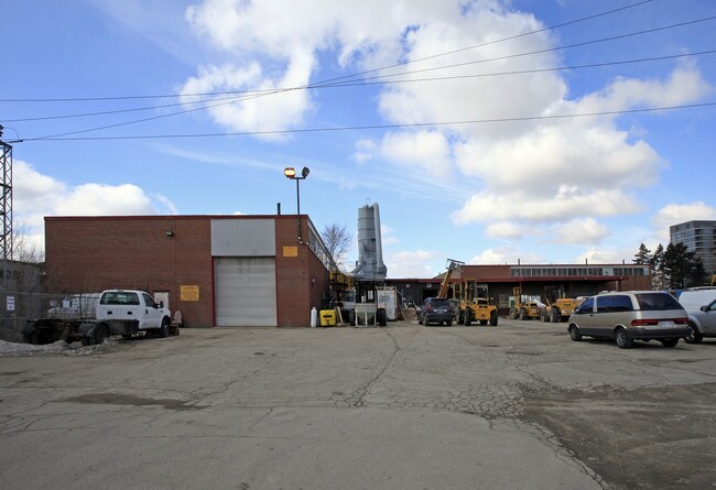 Plus de détails pour 2 St Lawrence Ave, Toronto, ON - Industriel à vendre