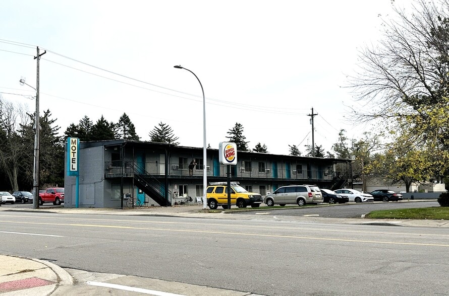 111 W 12 Mile Rd, Royal Oak, MI for sale - Building Photo - Image 1 of 27