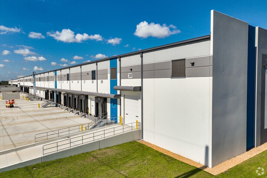 7918 Harney Rd, Tampa, FL for lease - Building Photo - Image 3 of 7