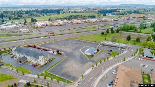 1241 Evergreen Rd, Woodburn, OR à vendre - Photo du bâtiment - Image 3 de 29