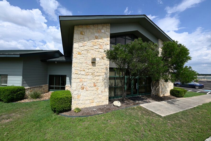 116 Kestrel Dr, Spring Branch, TX for sale - Building Photo - Image 2 of 12