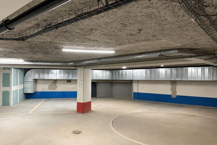 Industrial in Paris for lease - Building Photo - Image 3 of 6