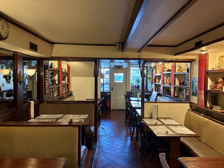 13 Boyces St, Brighton à vendre - Photo du bâtiment - Image 2 de 6