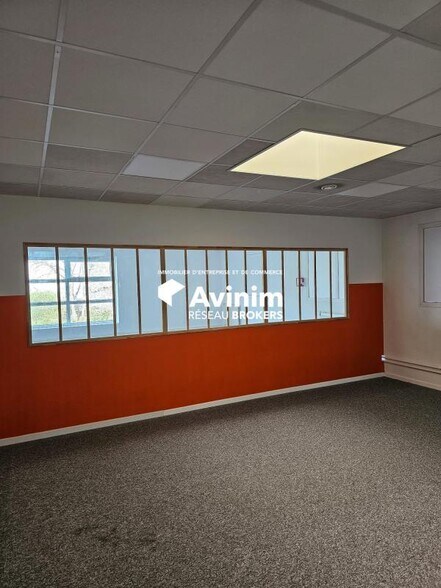 Office in Saint-Jacques-de-la-Lande for lease - Interior Photo - Image 3 of 8