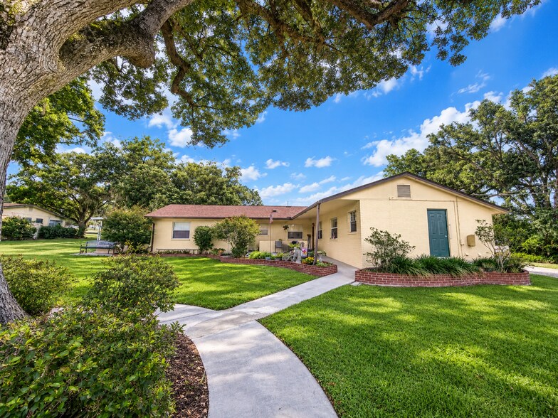 37623 Camphor Dr, Dade City, FL à vendre - Photo du bâtiment - Image 2 de 10