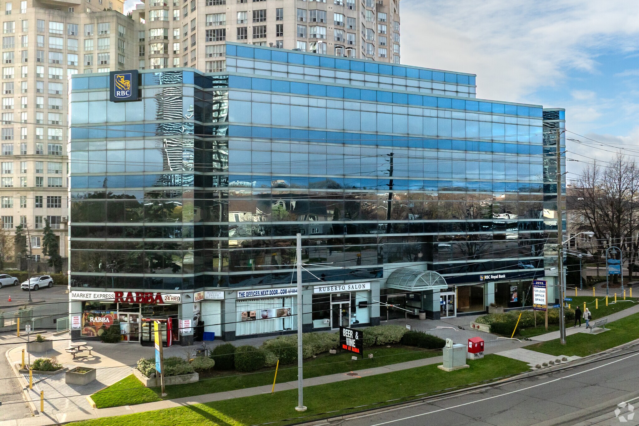 2275 Lake Shore Blvd W, Toronto, ON à vendre Photo principale- Image 1 de 1