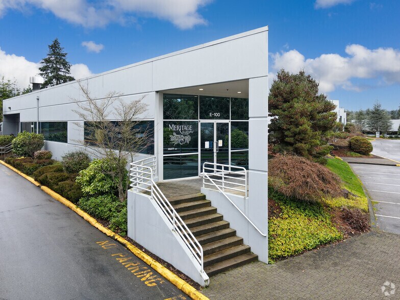 18211 NE 68th St, Redmond, WA à louer - Photo du bâtiment - Image 2 de 4