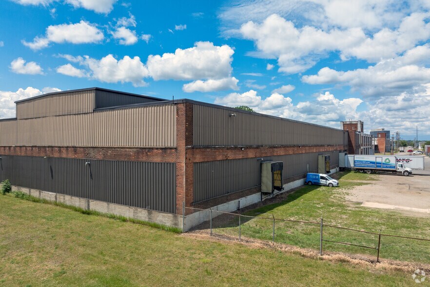 936 Water St, Jackson, MI à louer - Photo du bâtiment - Image 2 de 6