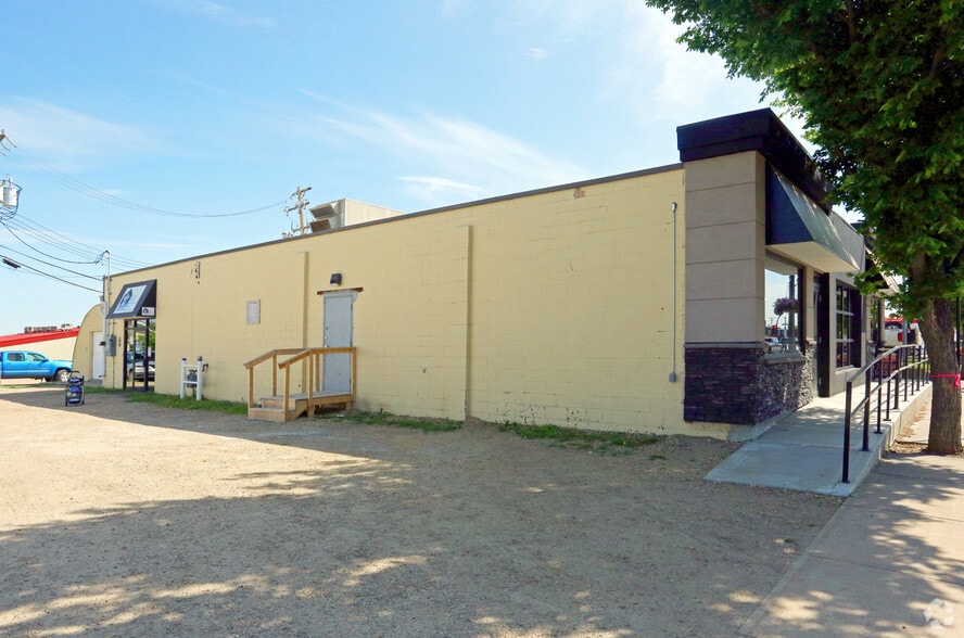 5010 50th Ave, Leduc, AB à vendre - Photo du bâtiment - Image 3 de 3