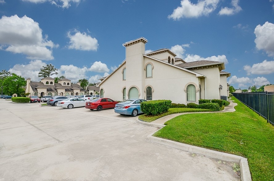 12802 Willow Centre Dr, Houston, TX for lease - Building Photo - Image 3 of 33