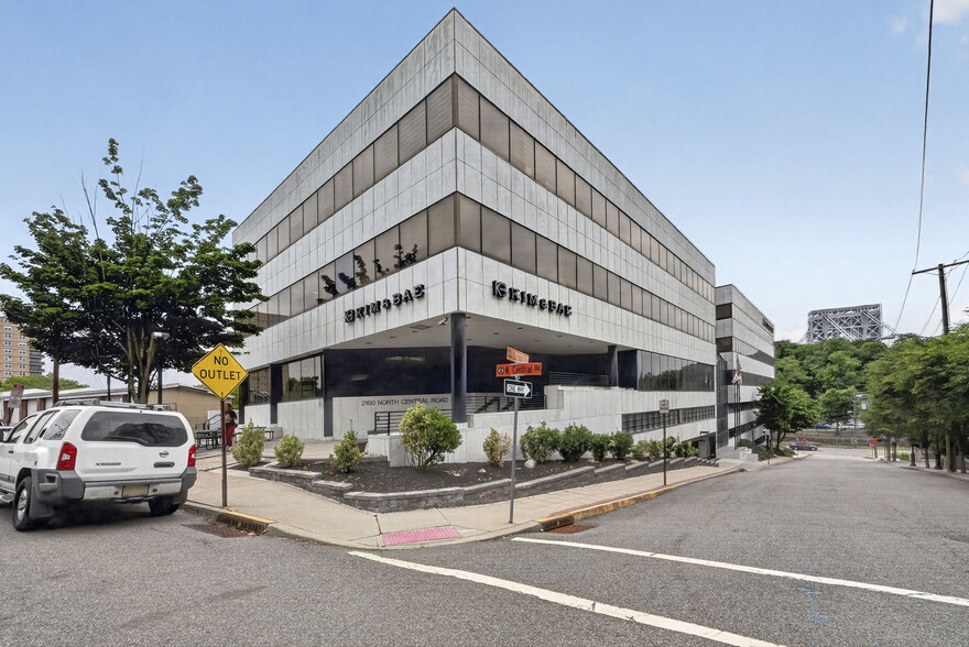 2160 N Central Rd, Fort Lee, NJ à louer - Photo du bâtiment - Image 2 de 31