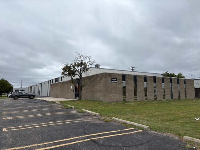 Plus de détails pour 37200 Amrhein Rd, Livonia, MI - Industriel à louer