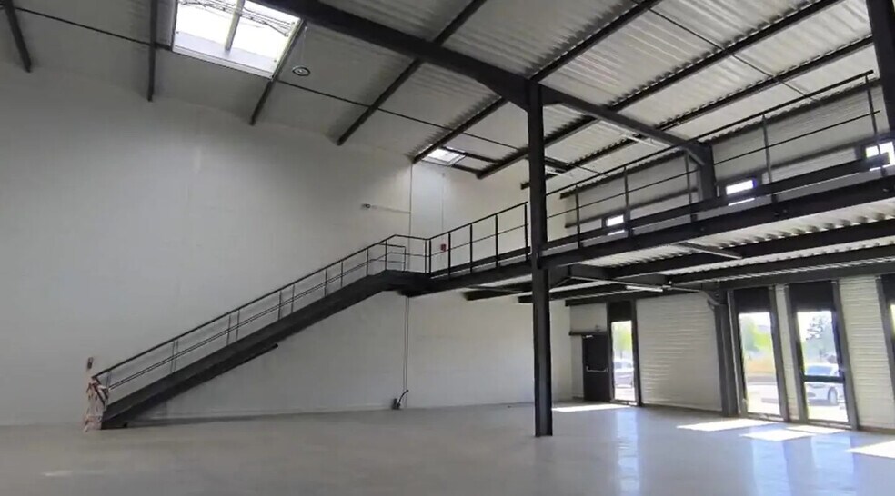 Local d'activités dans Villefontaine à vendre - Photo intérieure - Image 3 de 3