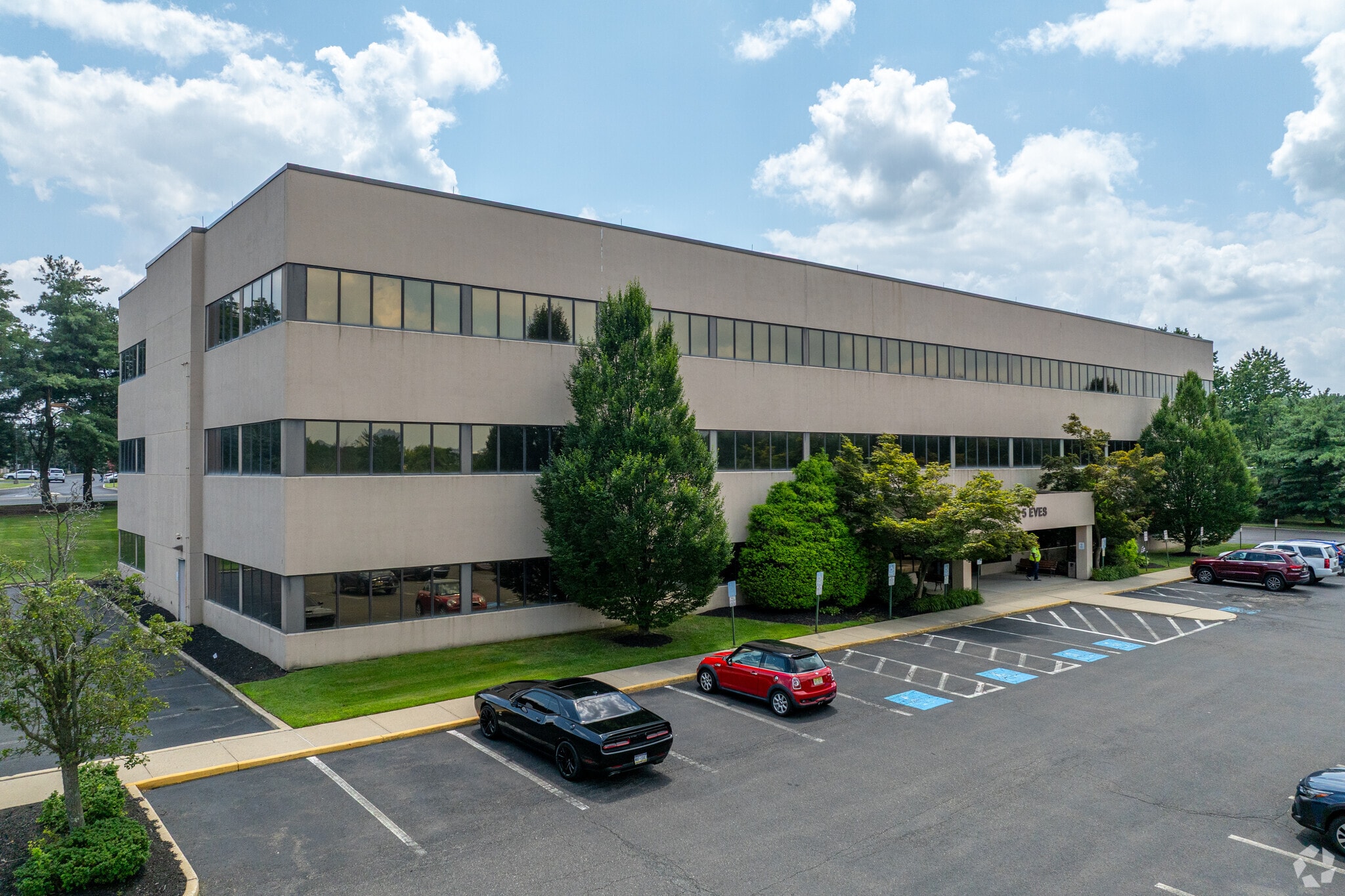 5 Eves Dr, Marlton, NJ for lease Primary Photo- Image 1 of 11