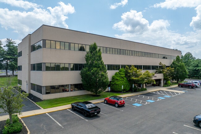 Plus de détails pour 5 Eves Dr, Marlton, NJ - Bureau aux enchères