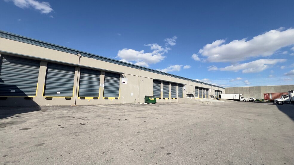 9949 NW 89th Ave, Medley, FL à louer - Photo du bâtiment - Image 3 de 8