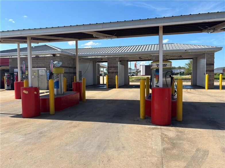 16 Main St, Farmington, AR à vendre - Photo du bâtiment - Image 3 de 10