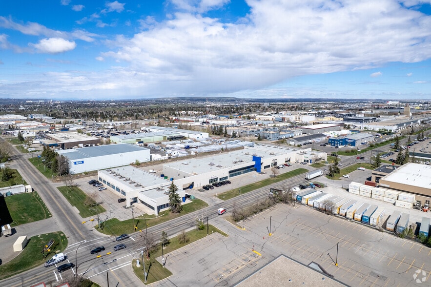 333 28th St NE, Calgary, AB for sale - Aerial - Image 3 of 3