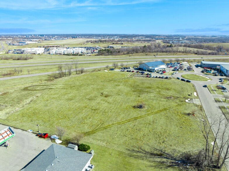 34 Escort ln, Iowa City, IA for sale - Building Photo - Image 2 of 10