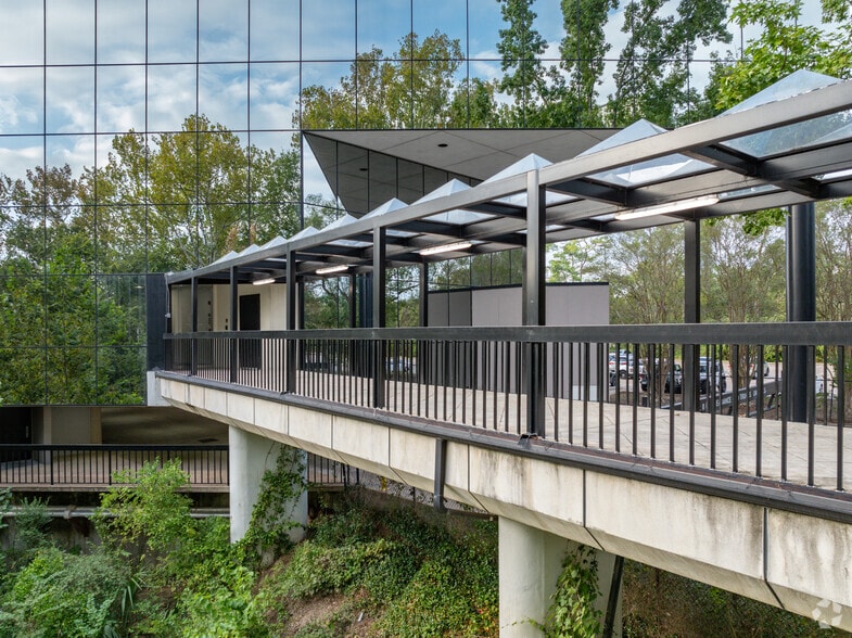 1001 S Dairy Ashford Rd, Houston, TX à louer - Photo du bâtiment - Image 3 de 17