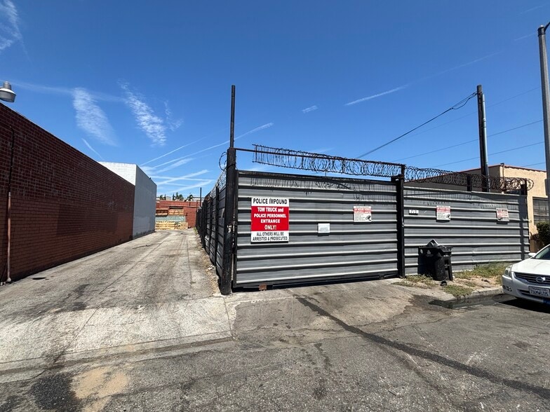 7310 S La Cienaga & 715 Vesta St. portfolio of 2 properties for sale on LoopNet.ca - Building Photo - Image 2 of 6