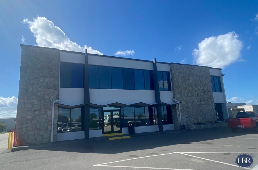 7011 N Atlantic Ave, Cape Canaveral, FL à louer - Photo du bâtiment - Image 2 de 4