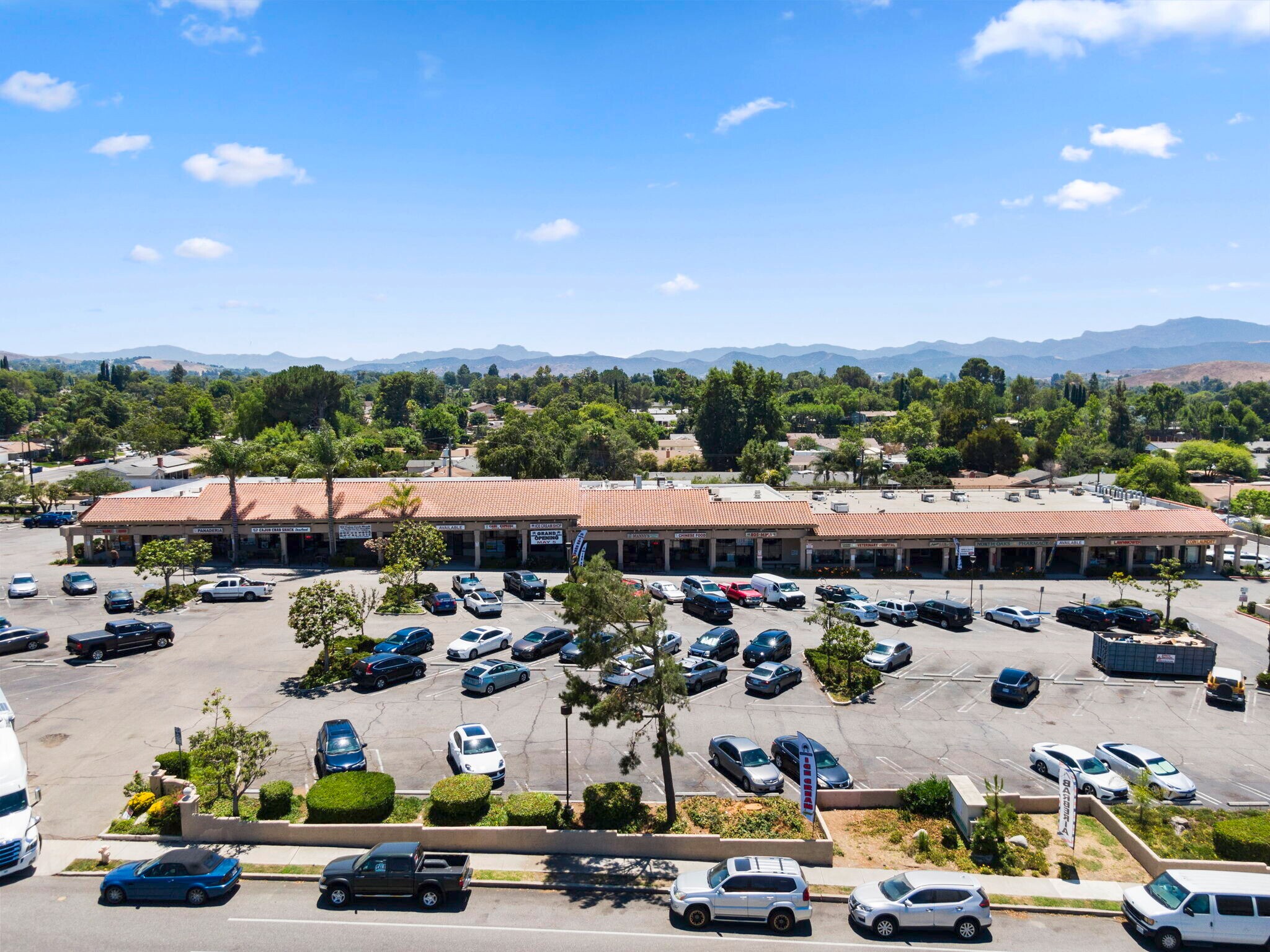 950-1086 E Avienda Dlos Arboles, Thousand Oaks, CA for lease Primary Photo- Image 1 of 22