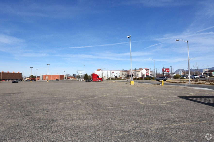 2105-2113 Eubank NE, Albuquerque, NM for lease - Primary Photo - Image 1 of 7