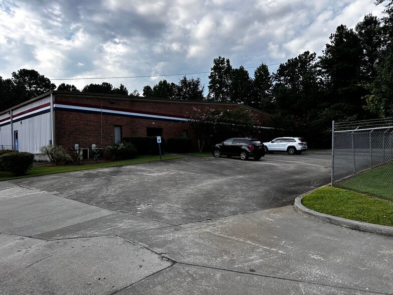 2169 Centennial Dr, Gainesville, GA à louer - Photo du bâtiment - Image 2 de 16