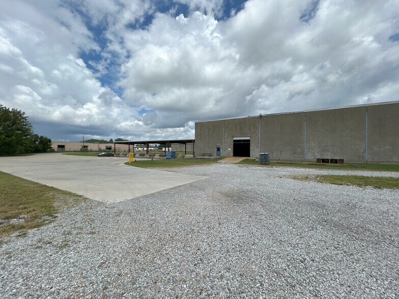 550 Gulf Line Rd, Pearl, MS à louer - Photo du bâtiment - Image 2 de 8